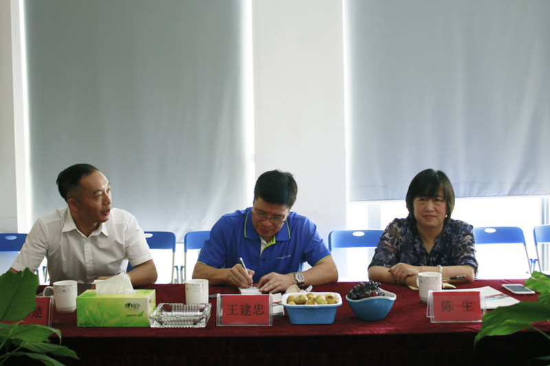 中國氟塑協(xié)會王建忠理事長、陳生秘書長一行蒞臨我司指導(dǎo)工作